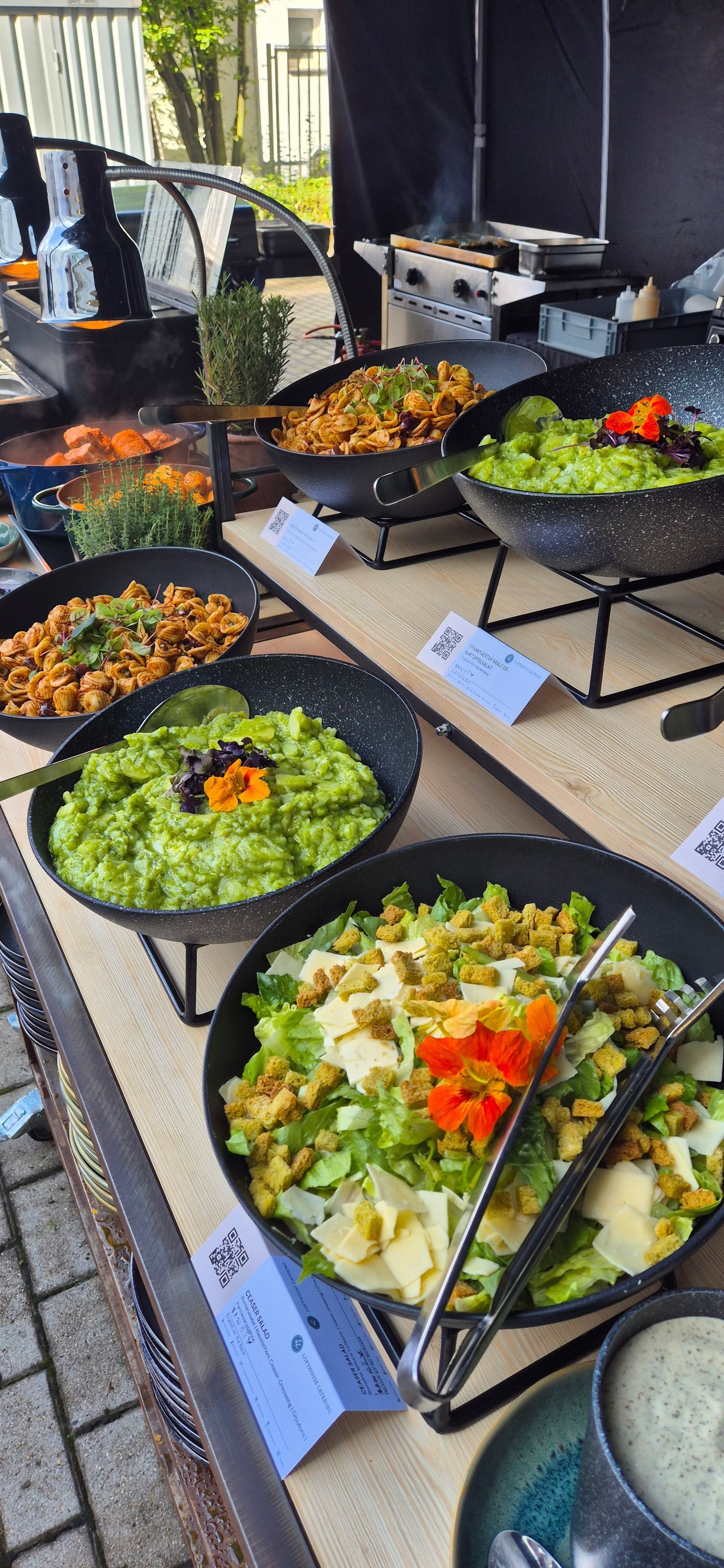 Stressfrei ausstellen: Warum Full-Service-Catering das Rückgrat Ihres Messeerfolgs ist